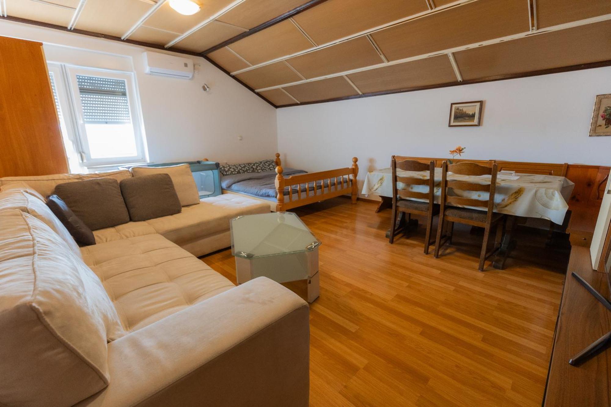 Rooms Kozarje Λιουμπλιάνα Εξωτερικό φωτογραφία